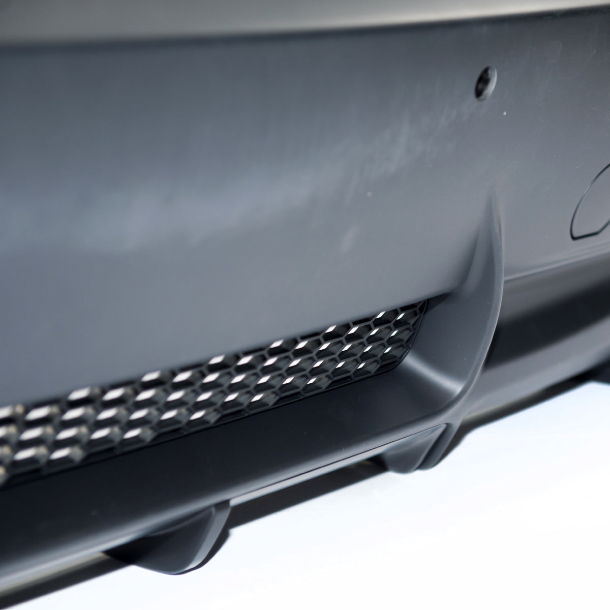 Heckstoßstange mit PDC passend für BMW 3er E90 Limousine 2005-2011 – Ansicht 6
