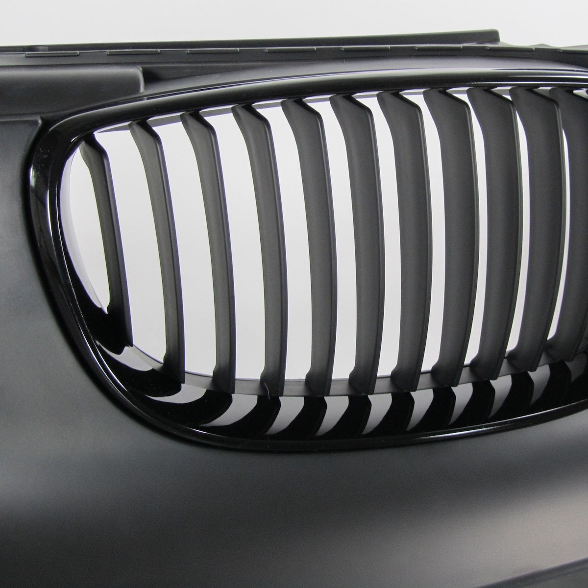 Frontstoßstange mit Grill passend für BMW 1er (E81 E87 E88 E82) 2004-2011 – Ansicht 7