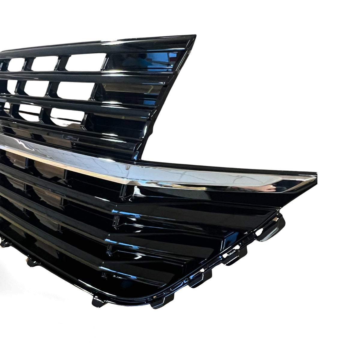 Front Grille Badged Gloss Black Chrome passend für VW T6.1 Transporter – Bild 4
