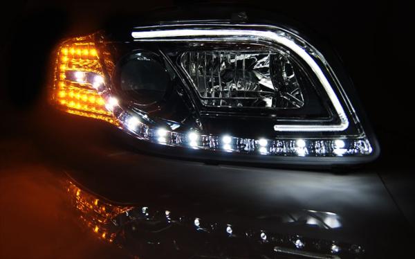 LED Tagfahrlicht Design Scheinwerfer passend für Audi A4 B7 05-08 chrom